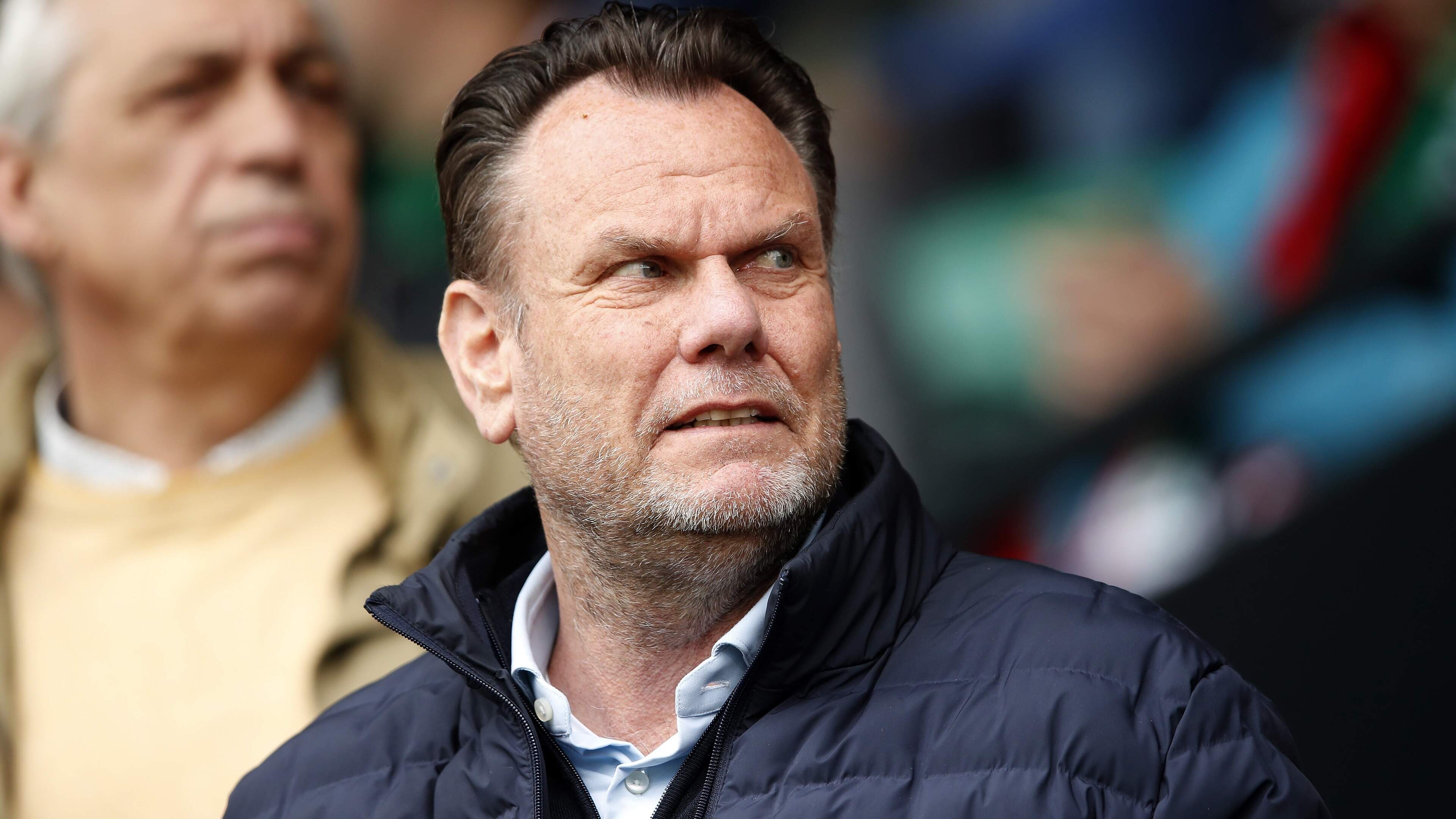 Feyenoord-directeur Robert Eenhoorn na vuurwerkactie: ’Ik hoop dat die gasten zichzelf schamen’